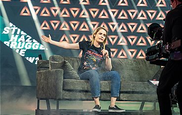 Wer stiehlt Hazel Brugger die Show?